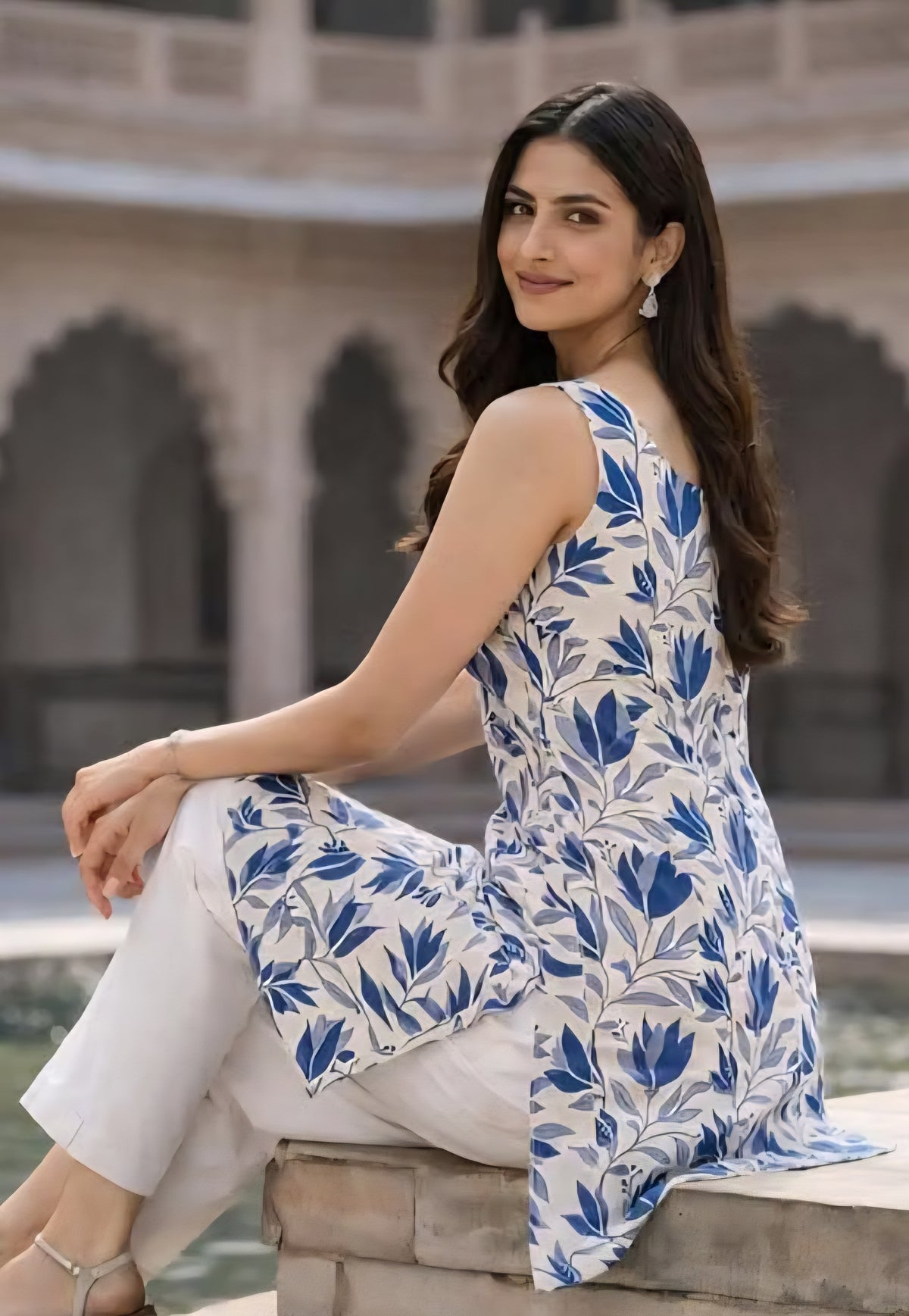 Stylish Floral Printed Sleeveless Kurti